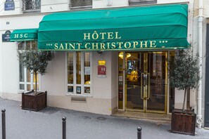 Property entrance - Hotel Saint Christophe (Paris)