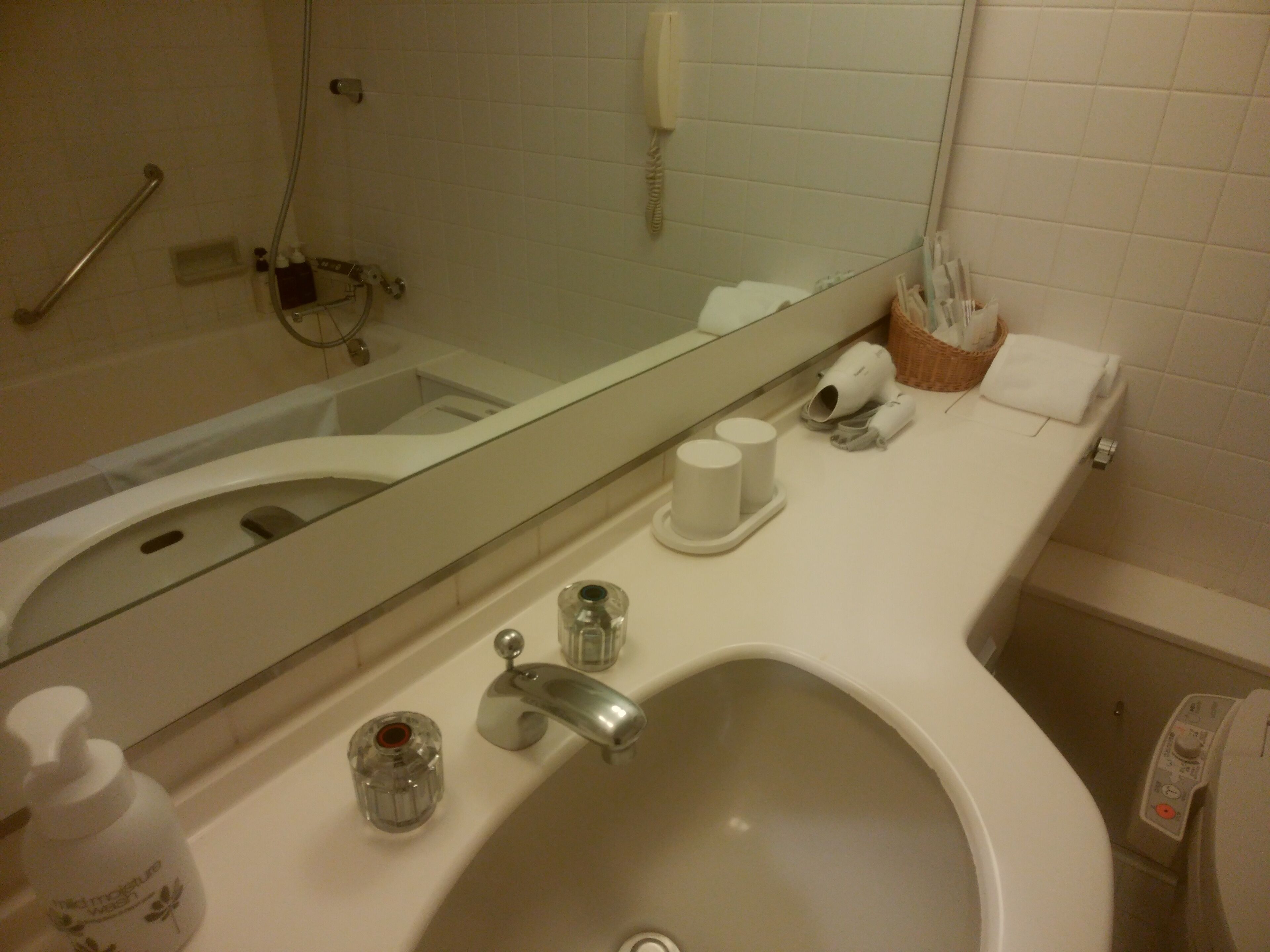 combined shower/bathtub, free toiletries, hair dryer, slippers