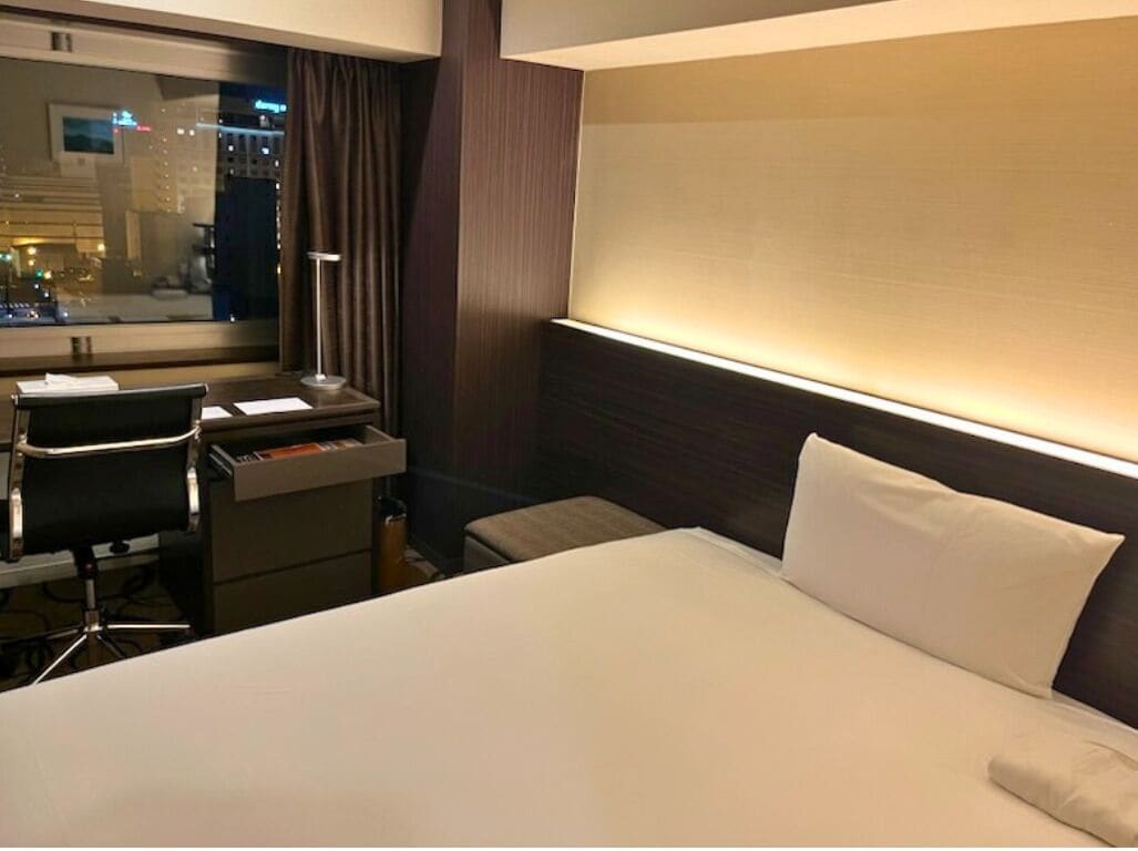 客房内保险箱、办公桌、笔记本电脑工作区、免费 WiFi