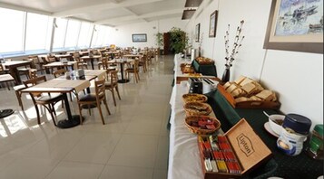 Daily buffet breakfast (USD 12 per person)