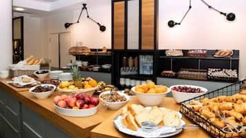 Se ofrece un desayuno bufé (12 EUR por persona)