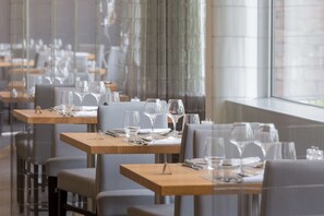 Breakfast, lunch, dinner served; French cuisine, garden views 