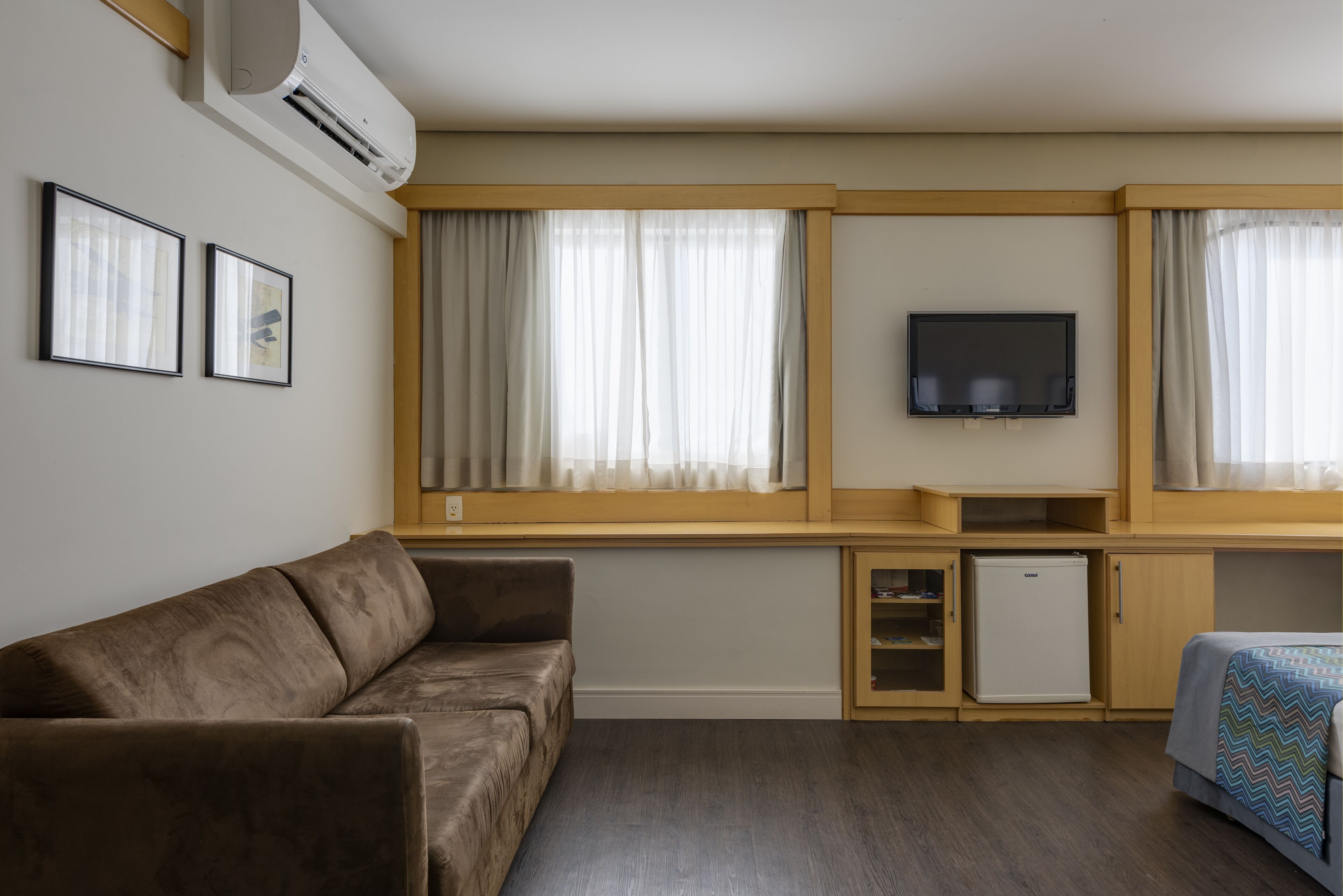 deluxe double room | minibar, in-room safe, desk, blackout curtains