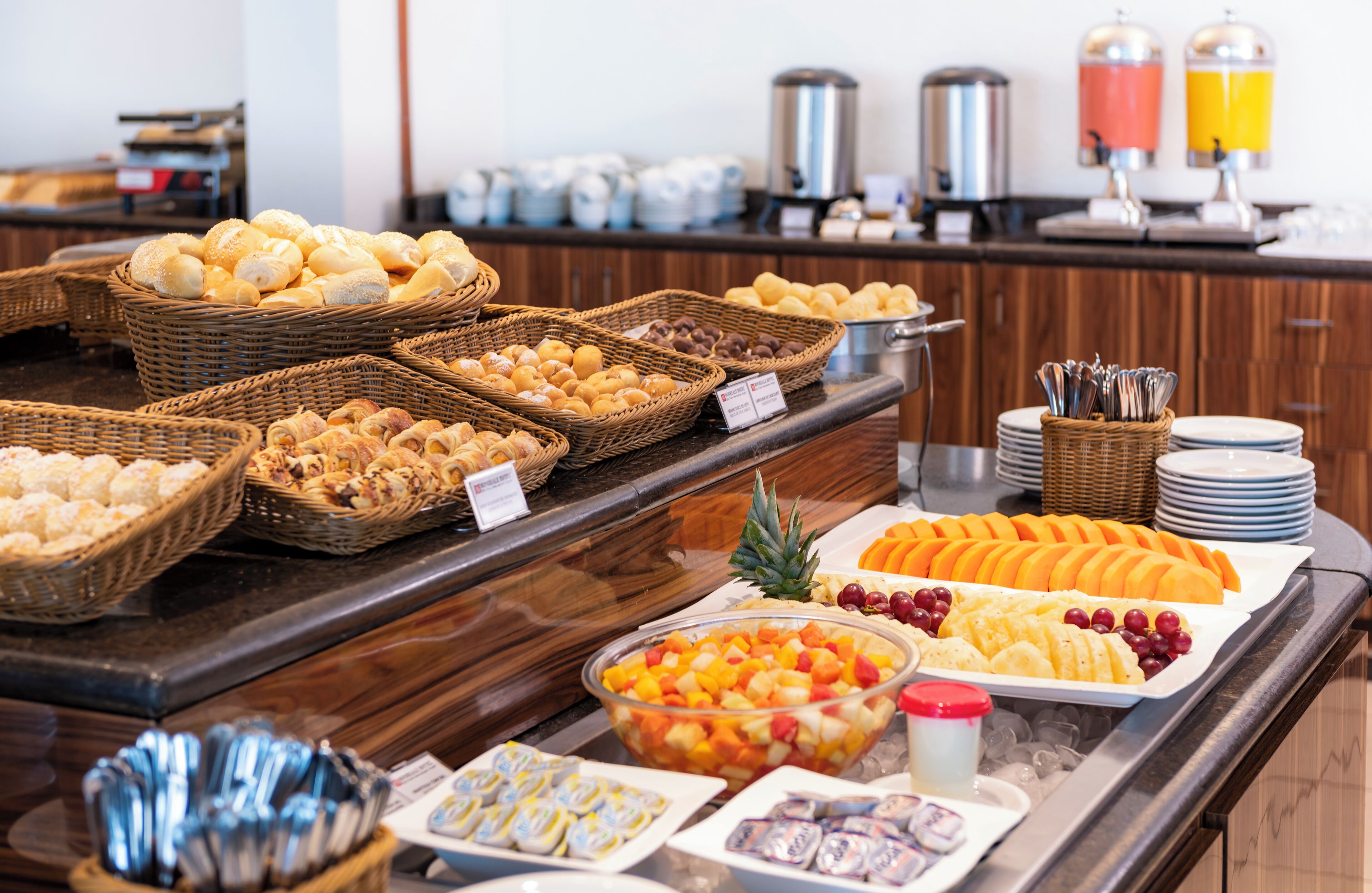Se sirven almuerzos y cenas, cocina internacional