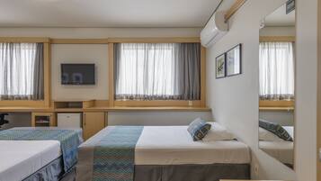 Quarto triplo | Frigobar, cofres nos quartos, escrivaninha, cortinas blackout