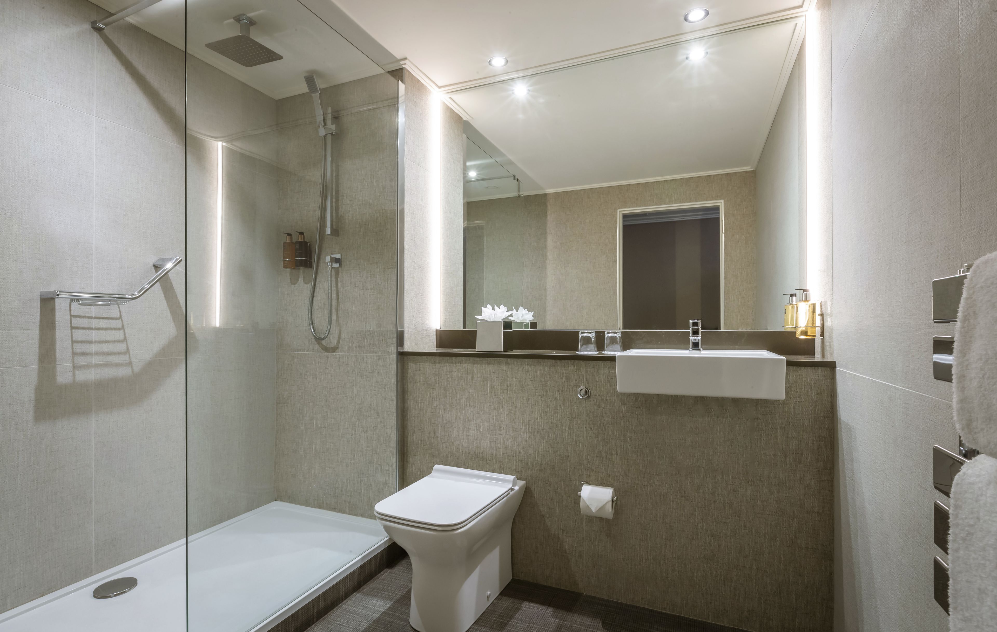 combined shower/bathtub, eco-friendly toiletries, hair dryer, towels