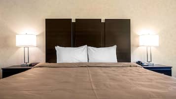Premium bedding, desk, iron/ironing board, free WiFi