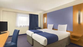 办公桌、笔记本电脑工作区、遮光窗帘、免费 WiFi