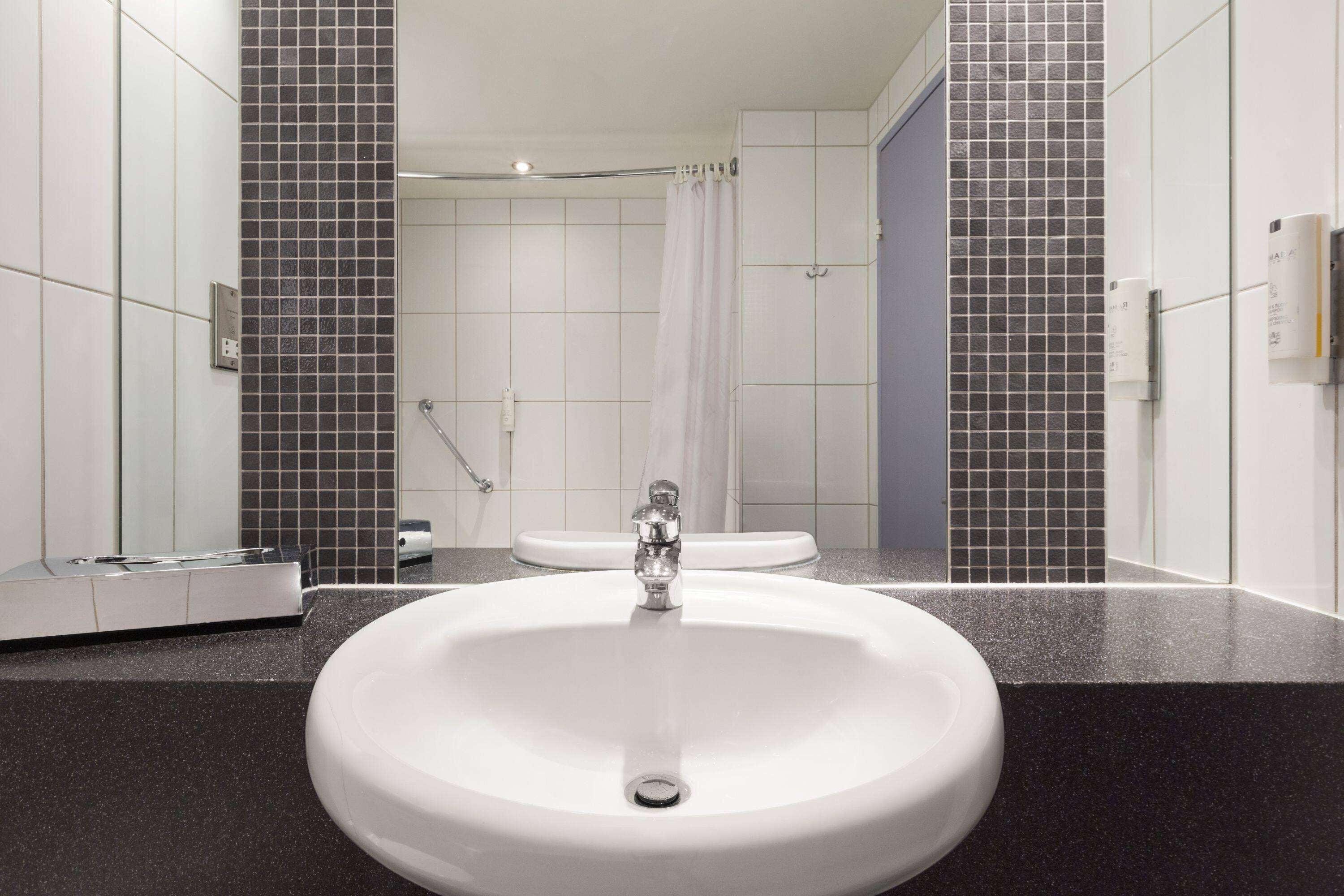 Photo - Ramada London North