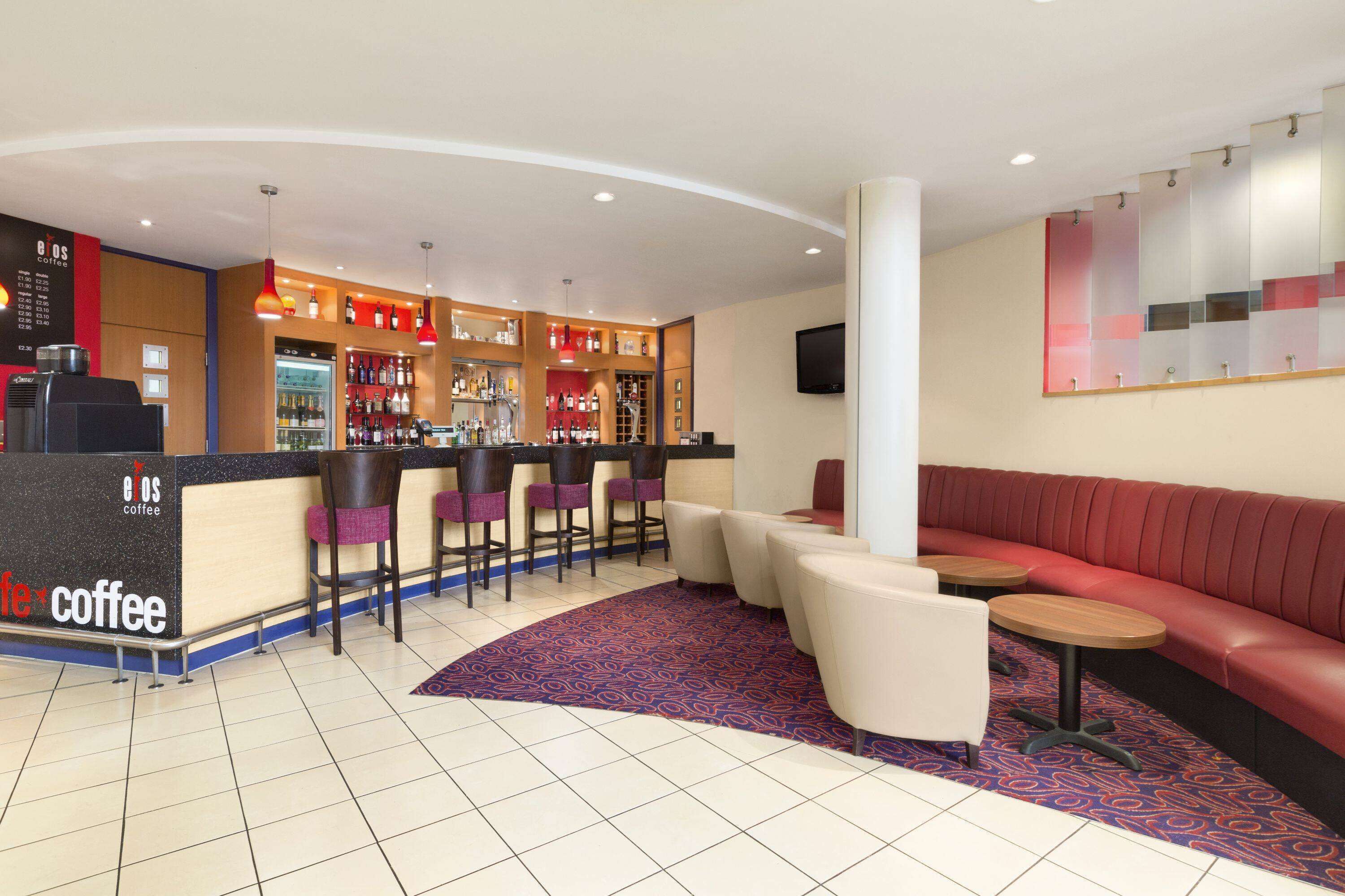 Photo - Ramada London North