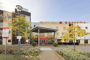 Exterior - Ramada by Wyndham London North M1 (London)