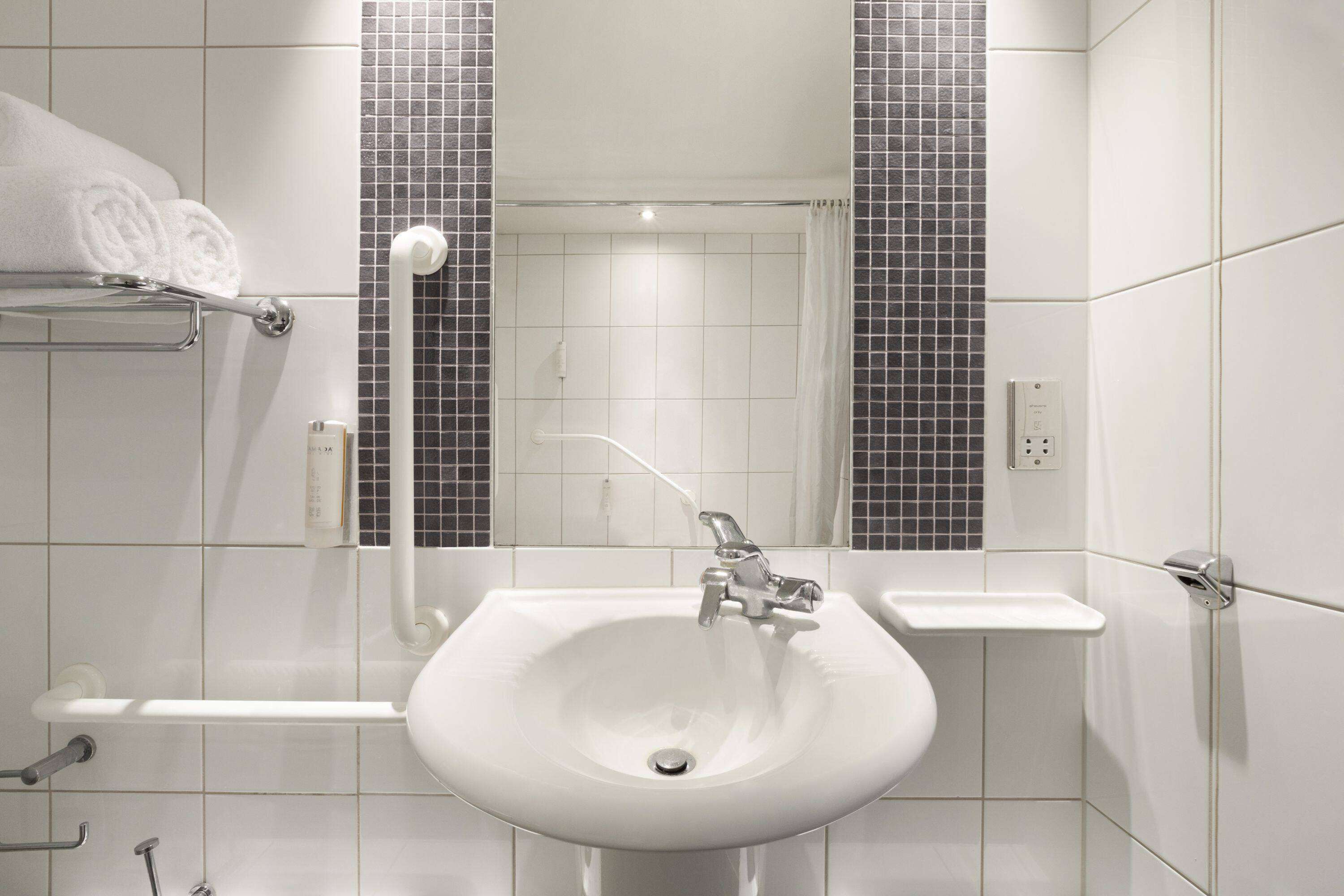 Photo - Ramada London North