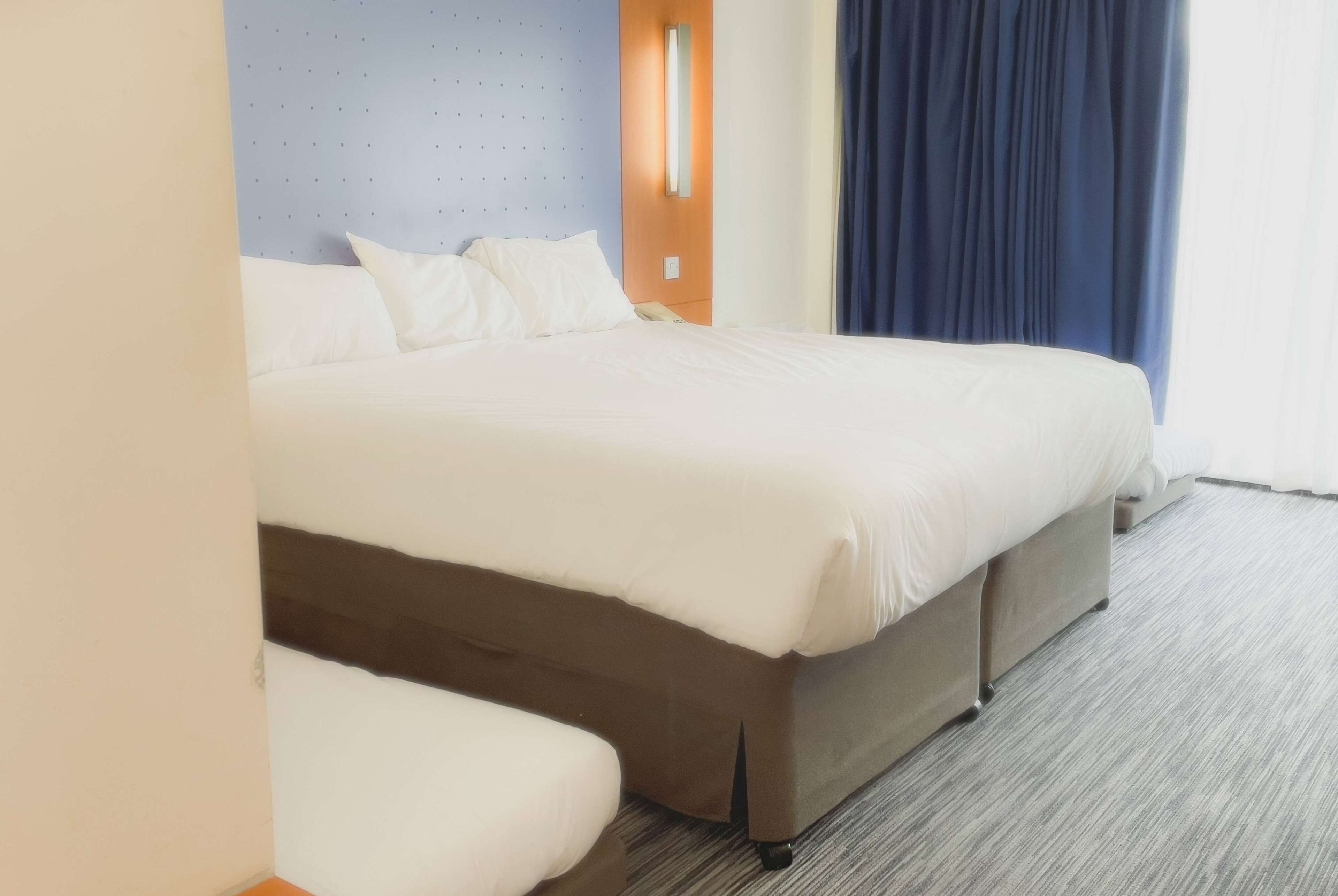 Family Room, Multiple Beds | Desk, laptop workspace, blackout drapes, free WiFi