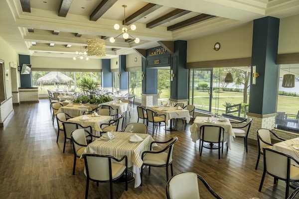 บริการอาหารเช้าและอาหารเย็น