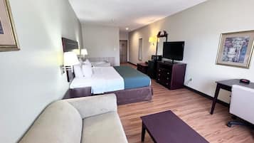 Room, 1 King Bed, Non Smoking, Jetted Tub | Desk, iron/ironing board, Internet, bed sheets