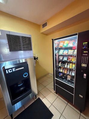 Vending machine - Americas Best Value Inn Wiggins (Wiggins)