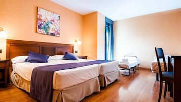 Schreibtisch, schallisolierte Zimmer, kostenloses WLAN, Bettwäsche