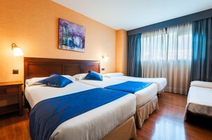 Escritorio, sistema de insonorización, wifi gratis y ropa de cama 