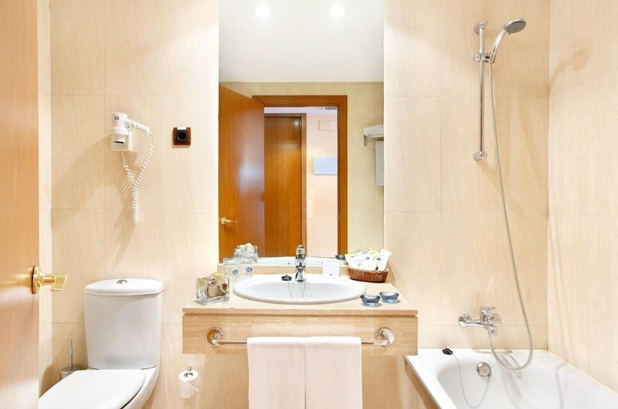 Bathroom | Bathtub, hair dryer, bidet, towels