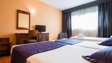 Een bureau, geluiddichte muren, gratis wifi, beddengoed