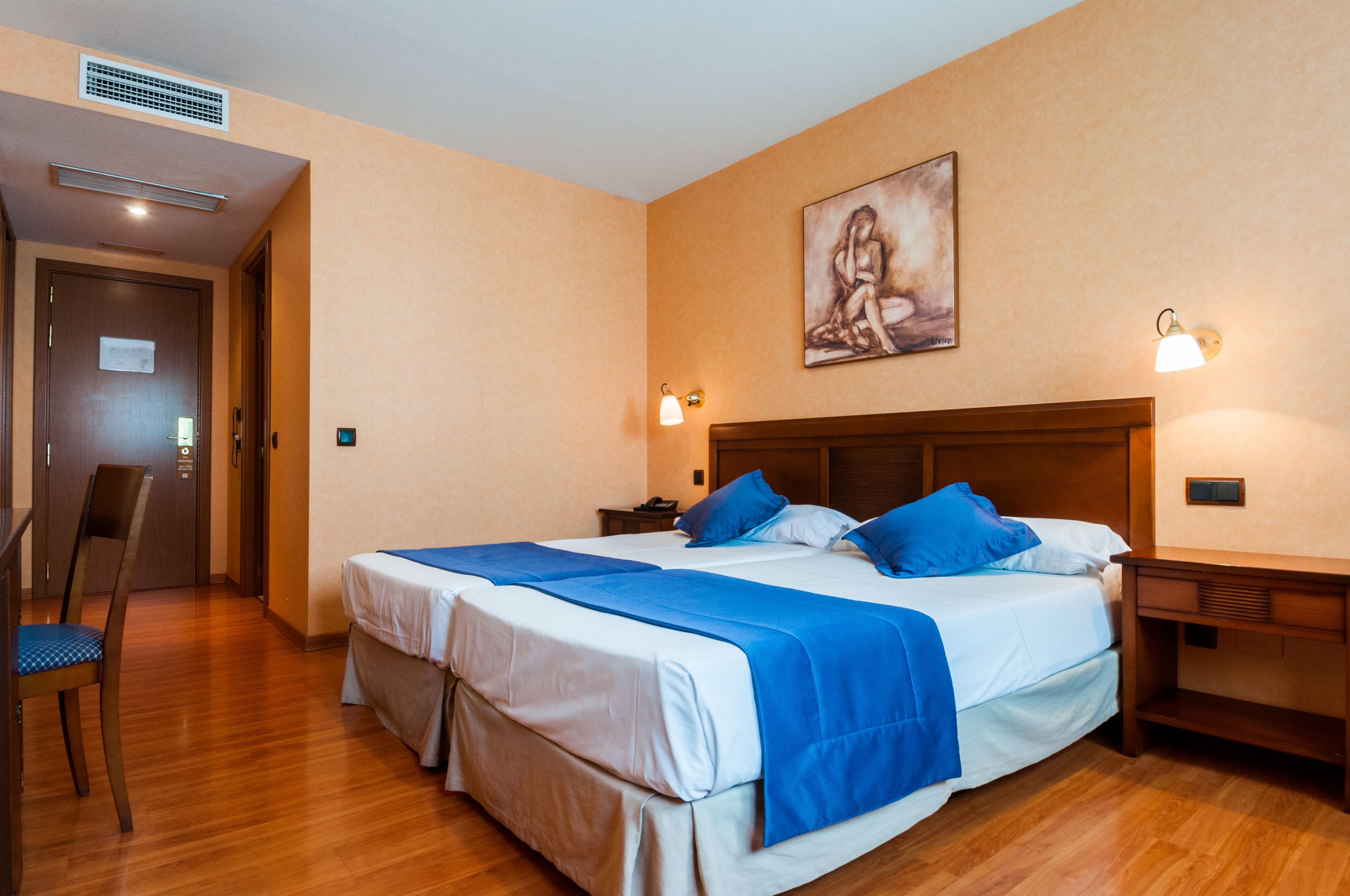 Habitació doble estàndard, diversos llits | Escriptori, habitacions insonoritzades, wifi gratuïta i roba de llit 