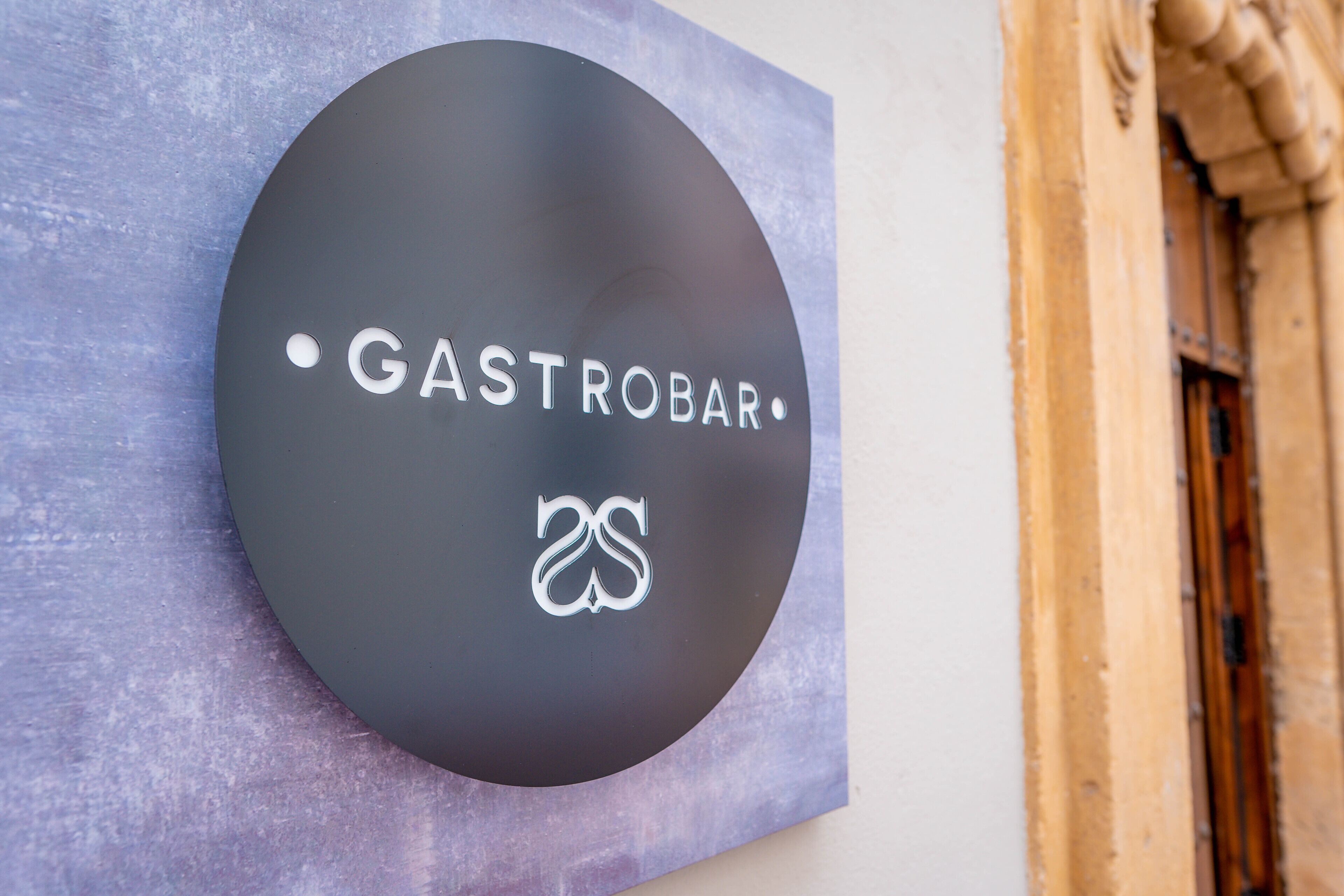 breakfast, lunch, dinner served; local and international cuisine