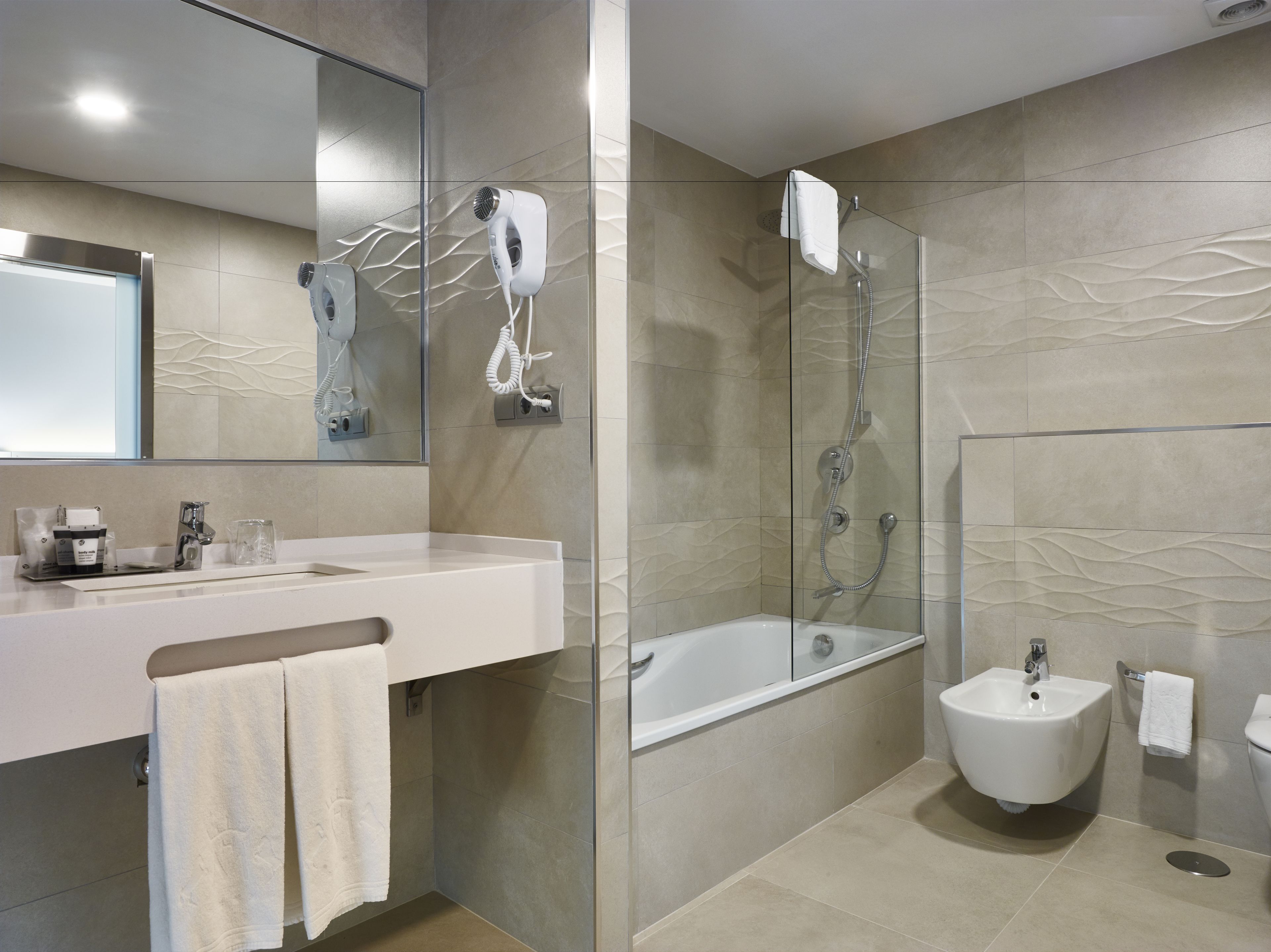 superior double room | bathroom | free toiletries, hair dryer, bidet, towels