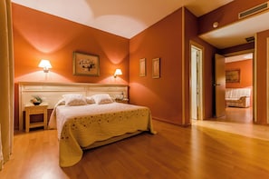 Basic Double or Twin Room | Desk, free cribs/infant beds, internet, bed sheets
