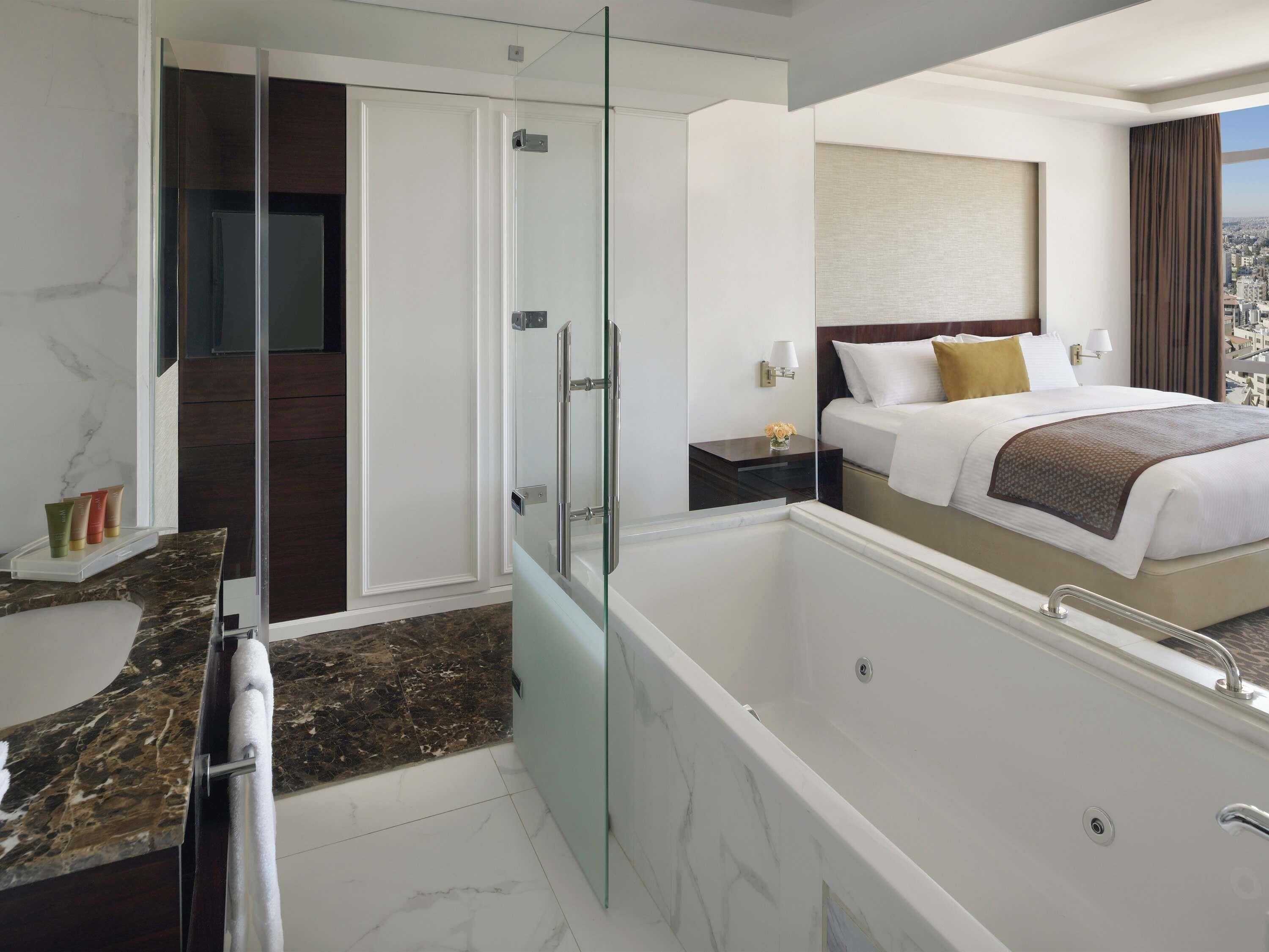 1 bedroom, hypo-allergenic bedding, minibar, in-room safe