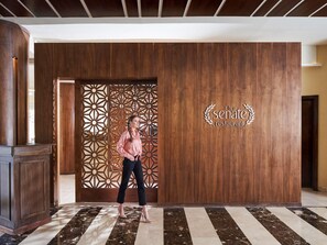 2 restaurants; breakfast, lunch, dinner, and brunch served - Mövenpick Hotel Amman (Amman)