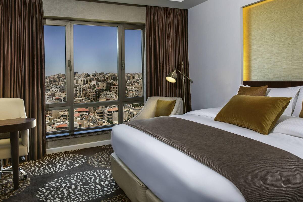 Suíte executiva, 1 cama de casal, vista para a cidade | 1 quarto, roupas de cama antialérgicas, frigobar, cofres nos quartos