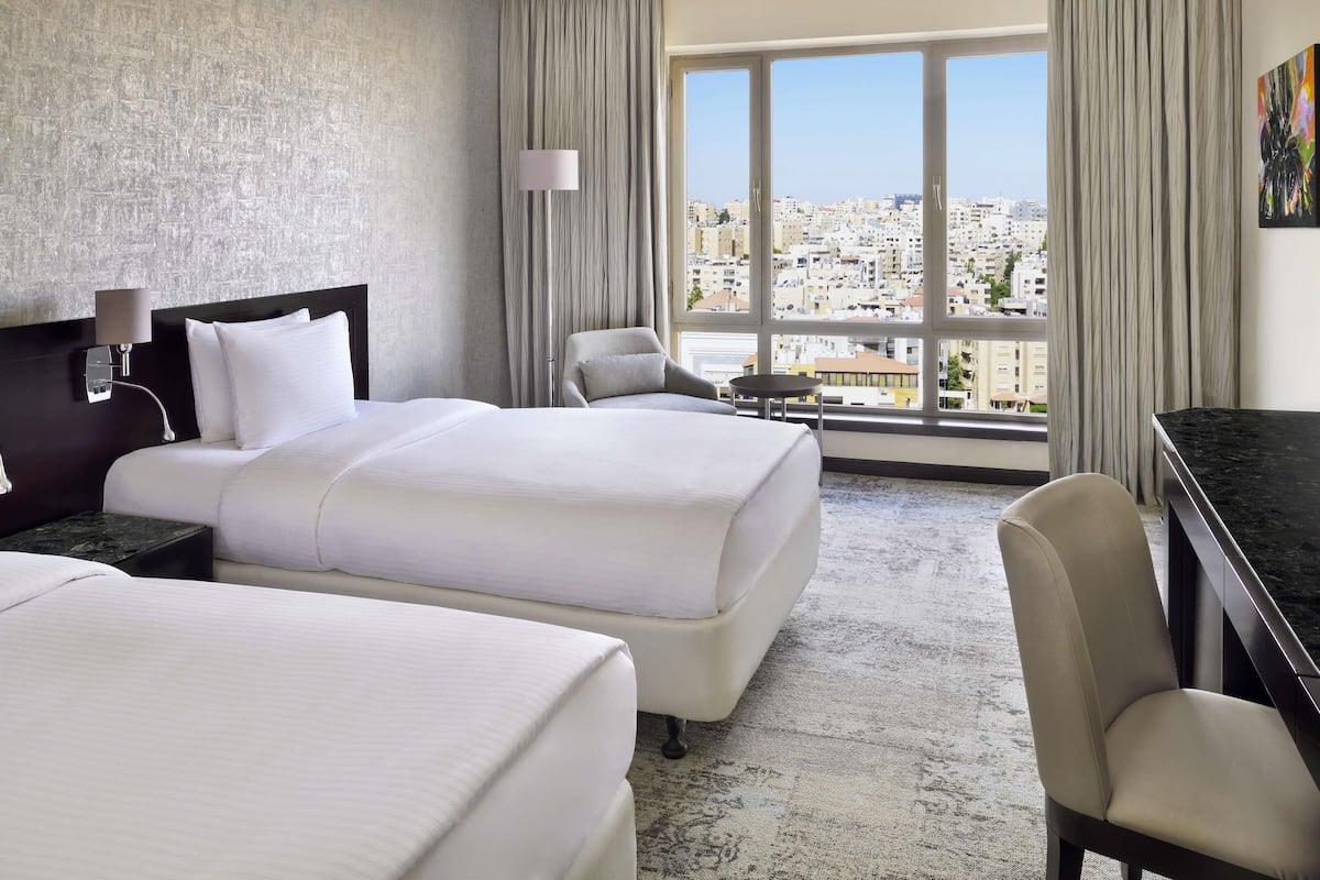 Kamar Twin Klasik, 2 Tempat Tidur Twin | 1 kamar tidur, seprai antialergi, minibar, dan brankas