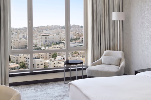 Suite, 1 cama King size | 1 habitación, ropa de cama hipoalergénica y minibar