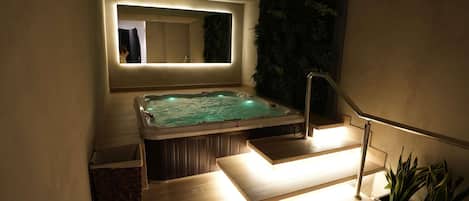 Couples treatment rooms, sauna, steam room, Turkish bath