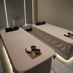 Salas de tratamiento para parejas, un sauna, baño turco