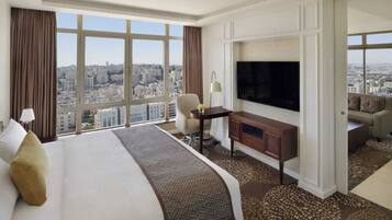 Suite presidencial, 1 cama de matrimonio grande | 1 dormitorio, ropa de cama hipoalergénica, minibar y caja fuerte