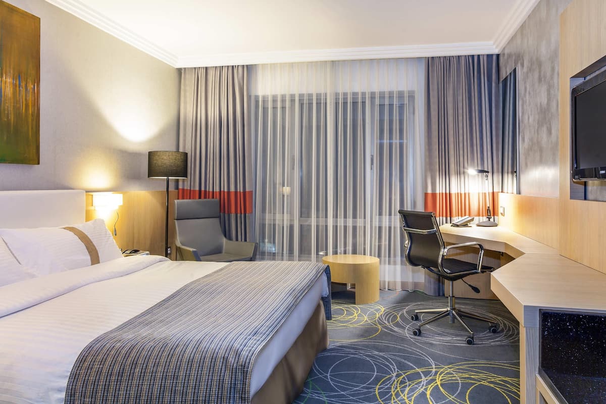 1 soverom, allergitestet sengetøy, minibar og safe på rommet