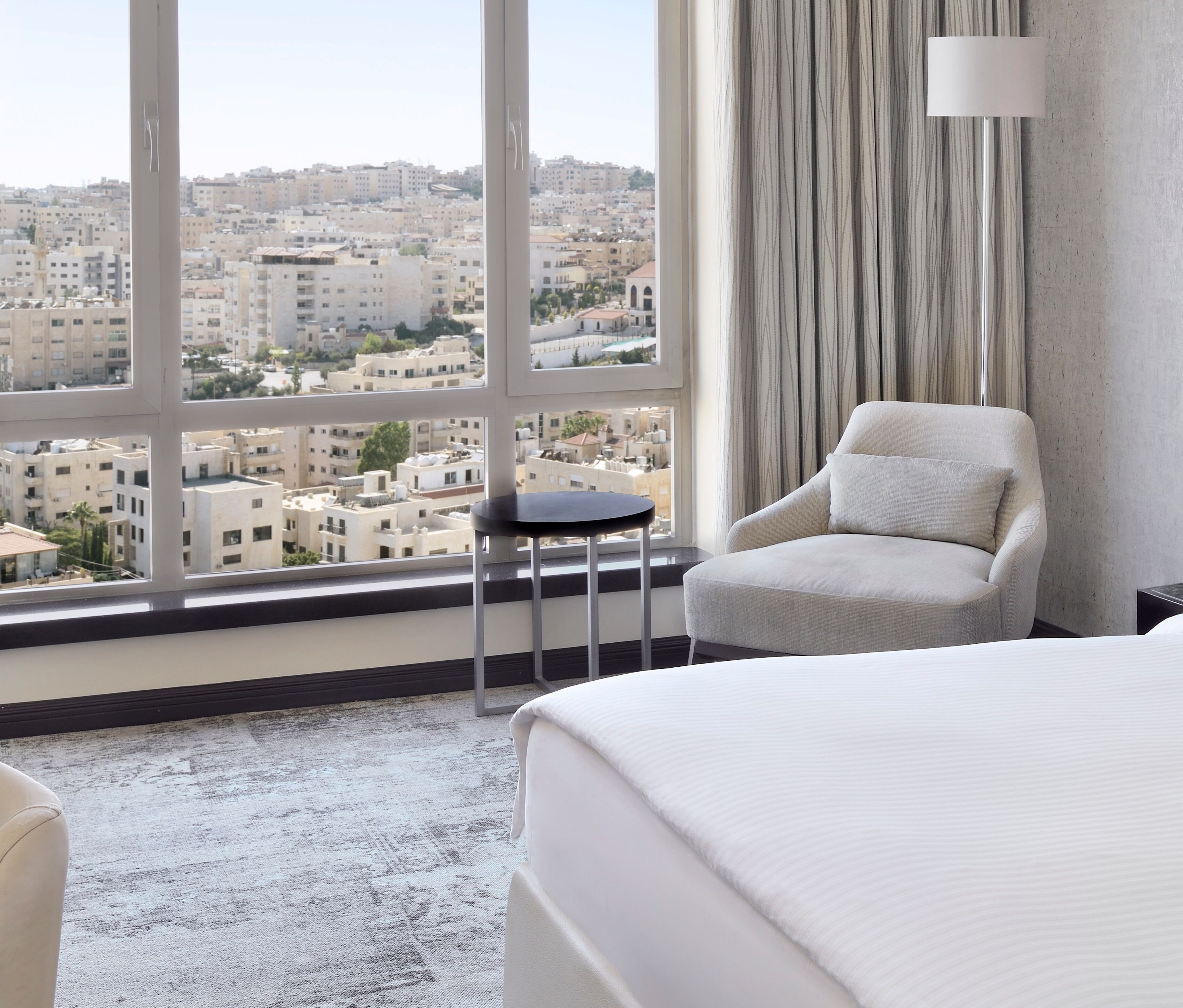 classic room, 1 king bed | 1 bedroom, hypo-allergenic bedding, minibar, in-room safe