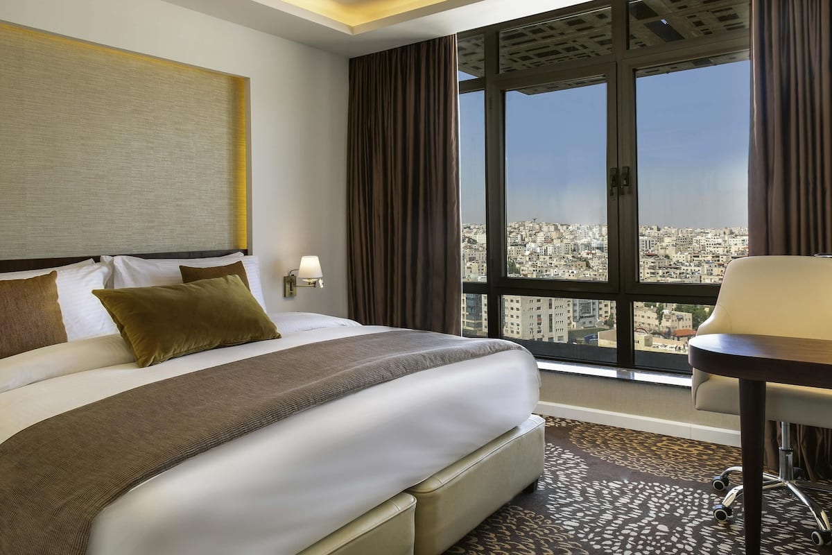 Suite ejecutiva, 1 cama matrimonial, vista a la ciudad | 1 habitación, ropa de cama hipoalergénica y minibar