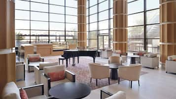 2 restaurants, breakfast, lunch, dinner served; international cuisine