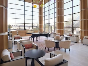 2 restaurants, breakfast, lunch, dinner served; international cuisine