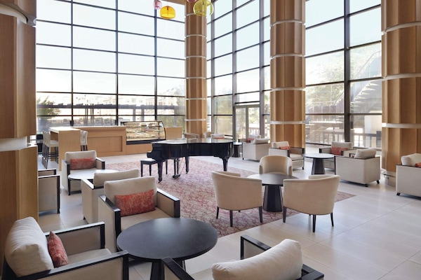 2 restoran, sarapan, makan tengah hari dihidangkan; masakan antarabangsa