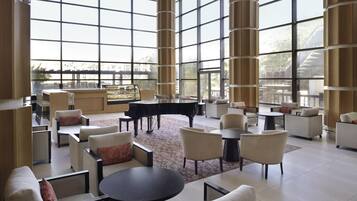 2 restaurants, breakfast, lunch, dinner served; international cuisine