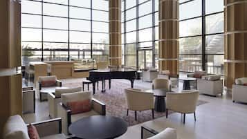 2 restaurants, serveren ontbijt, lunch, diner, internationale gerechten