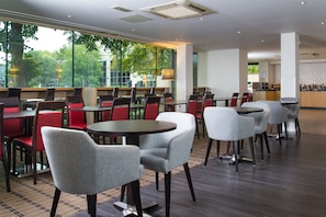 Lobby lounge - Holiday Inn Express Bath by IHG (Bath)
