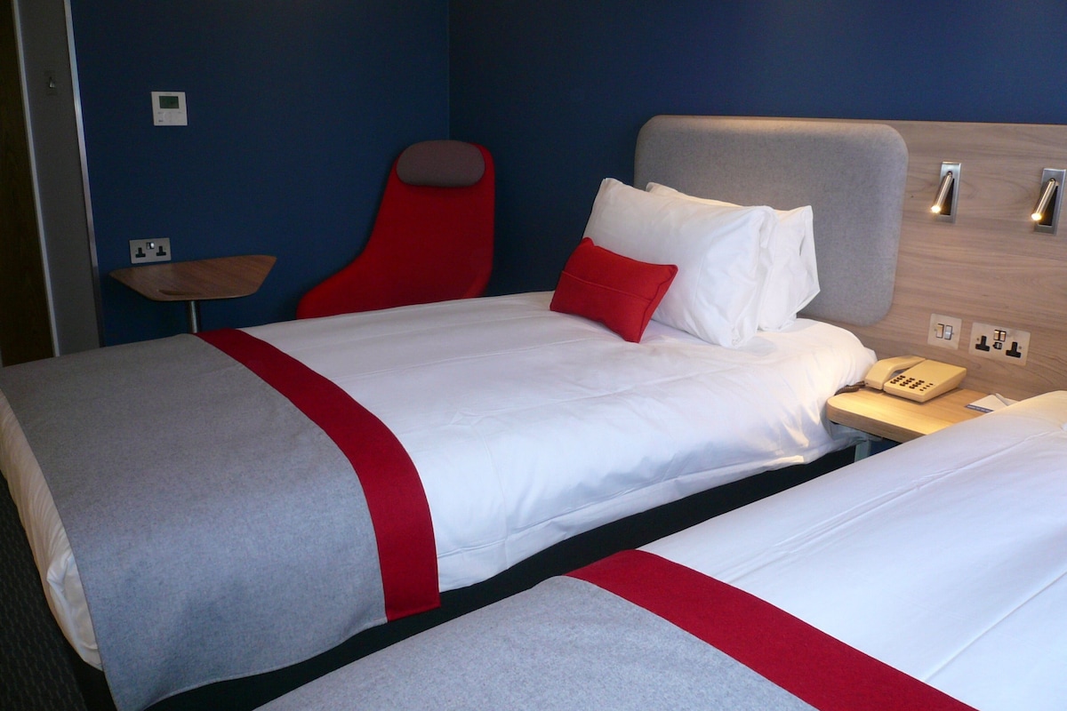 Standard Room, 2 Twin Beds | Desk, laptop workspace, iron/ironing board, cribs (free)