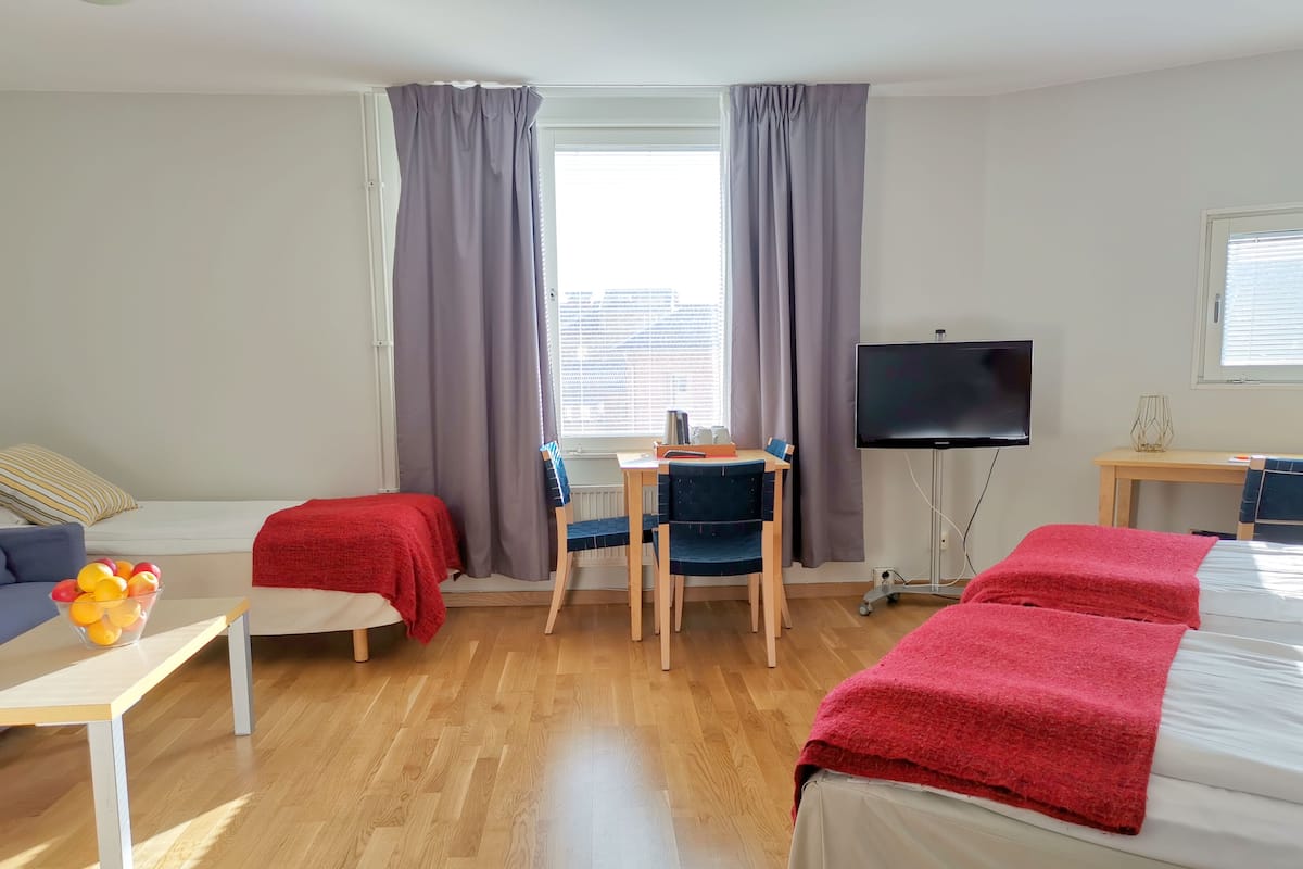 Family Studio | In-room safe, laptop workspace, blackout drapes, iron/ironing board