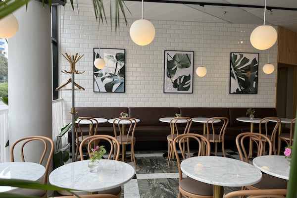 Café da manhã continental todos os dias mediante uma taxa