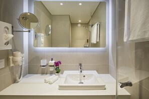 Twin Room | Bathroom - Hotel Welcome Inn Zurich Airport (Kloten)
