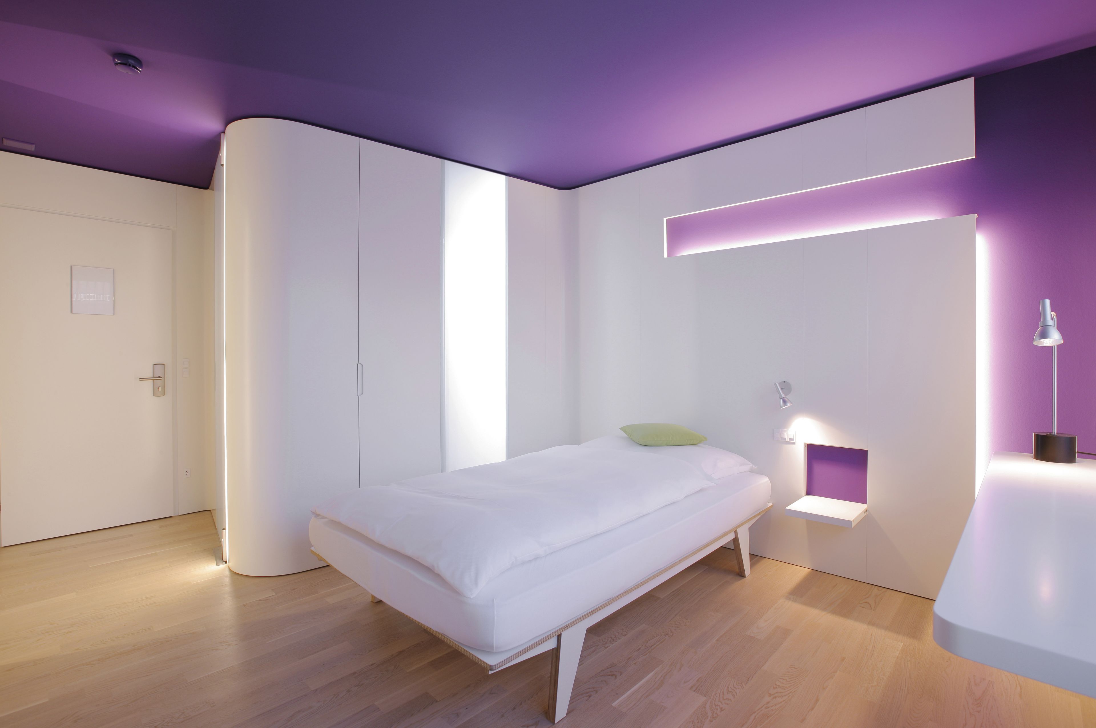 hypo-allergenic bedding, in-room safe, desk, laptop workspace